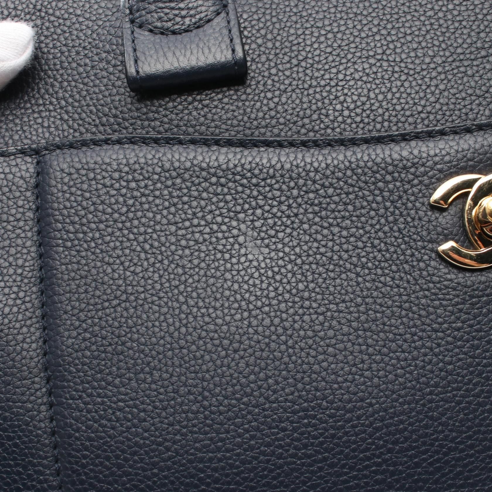 Chanel Chanel Neo-Executive Handbag Tote Bag Caviar Skin Navy Gold Hardware Size ONE SIZE - 6 Thumbnail
