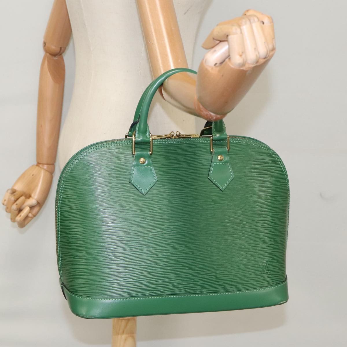 Louis Vuitton Alma Green Leather Handbag (Pre-Owned) Size ONE SIZE - 16 Thumbnail