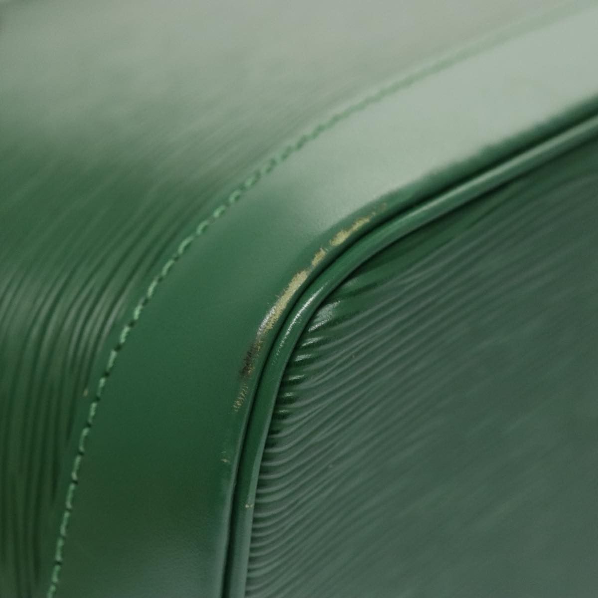 Louis Vuitton Alma Green Leather Handbag (Pre-Owned) Size ONE SIZE - 9 Thumbnail