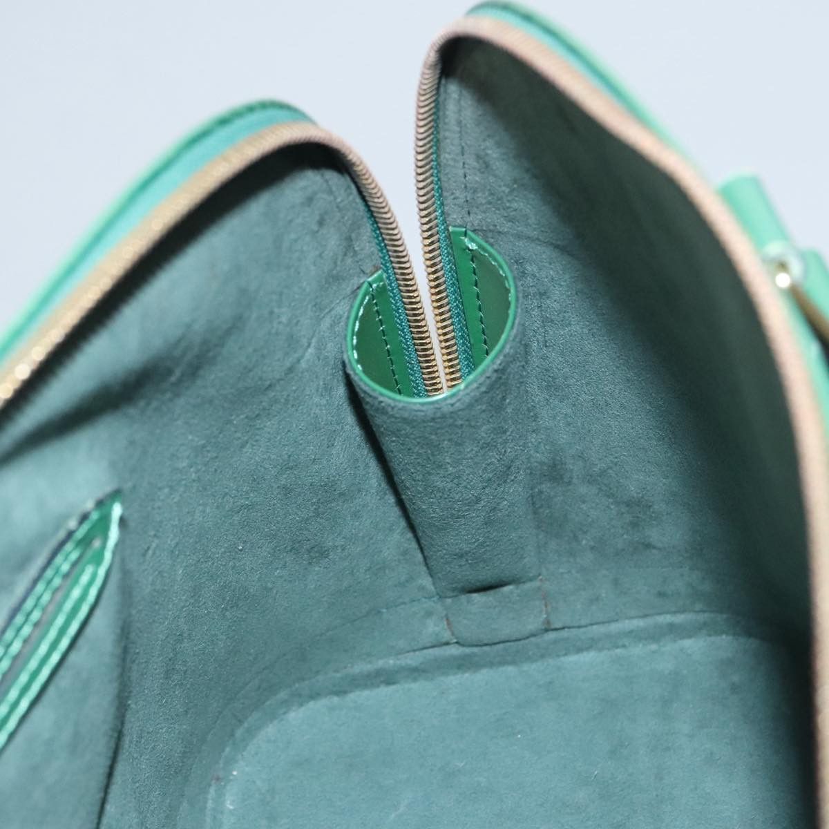 Louis Vuitton Alma Green Leather Handbag (Pre-Owned) Size ONE SIZE - 19 Thumbnail