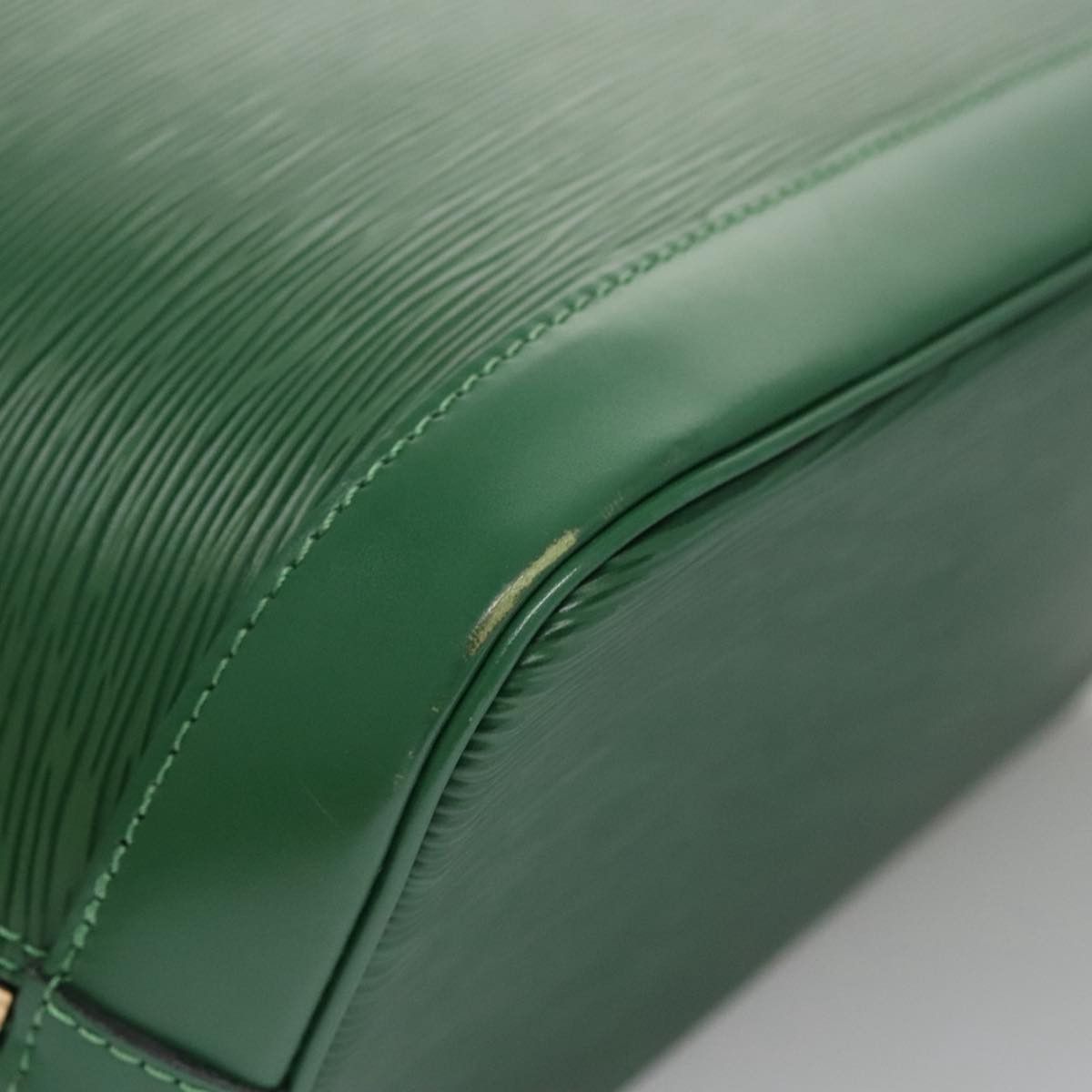 Louis Vuitton Alma Green Leather Handbag (Pre-Owned) Size ONE SIZE - 6 Thumbnail