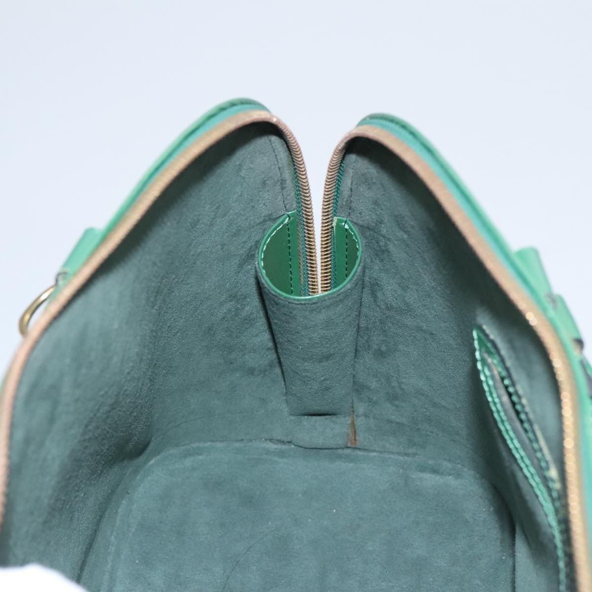 Louis Vuitton Alma Green Leather Handbag (Pre-Owned) Size ONE SIZE - 20 Thumbnail