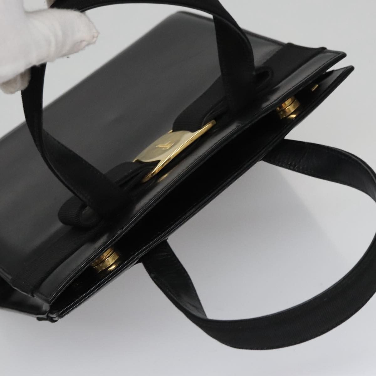 Salvatore Ferragamo Vara Black Leather Handbag (Pre-Owned) Size ONE SIZE - 16 Thumbnail