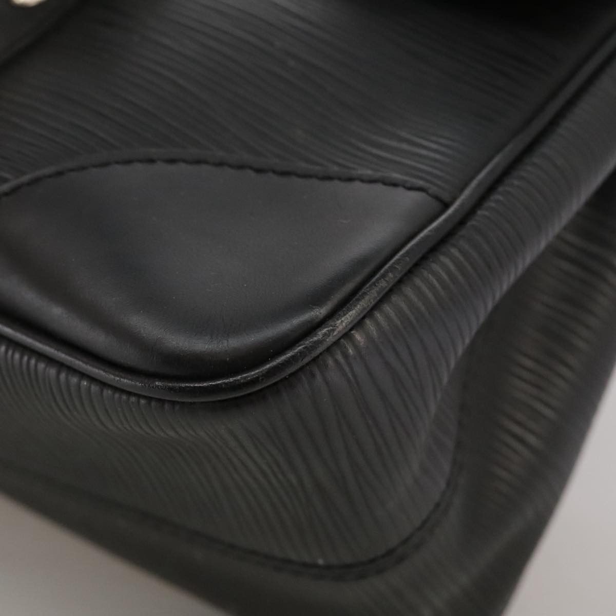 Louis Vuitton Segur Black Leather Handbag (Pre-Owned) Size ONE SIZE - 6 Thumbnail