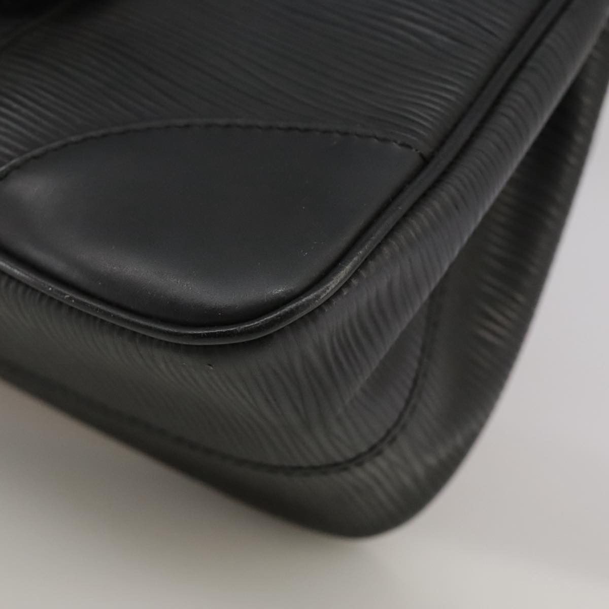 Louis Vuitton Segur Black Leather Handbag (Pre-Owned) Size ONE SIZE - 20 Thumbnail