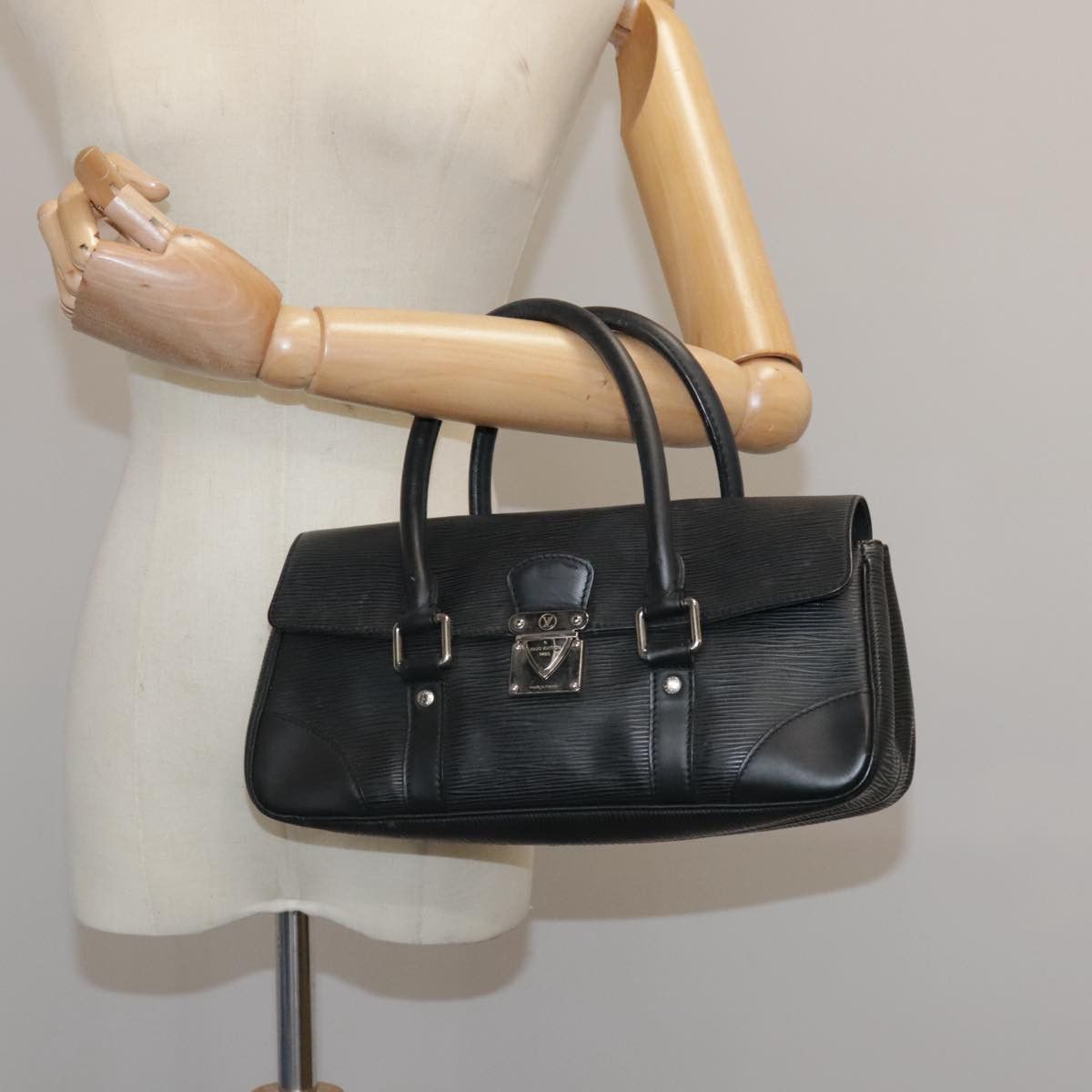 Louis Vuitton Segur Black Leather Handbag (Pre-Owned) Size ONE SIZE - 11 Thumbnail