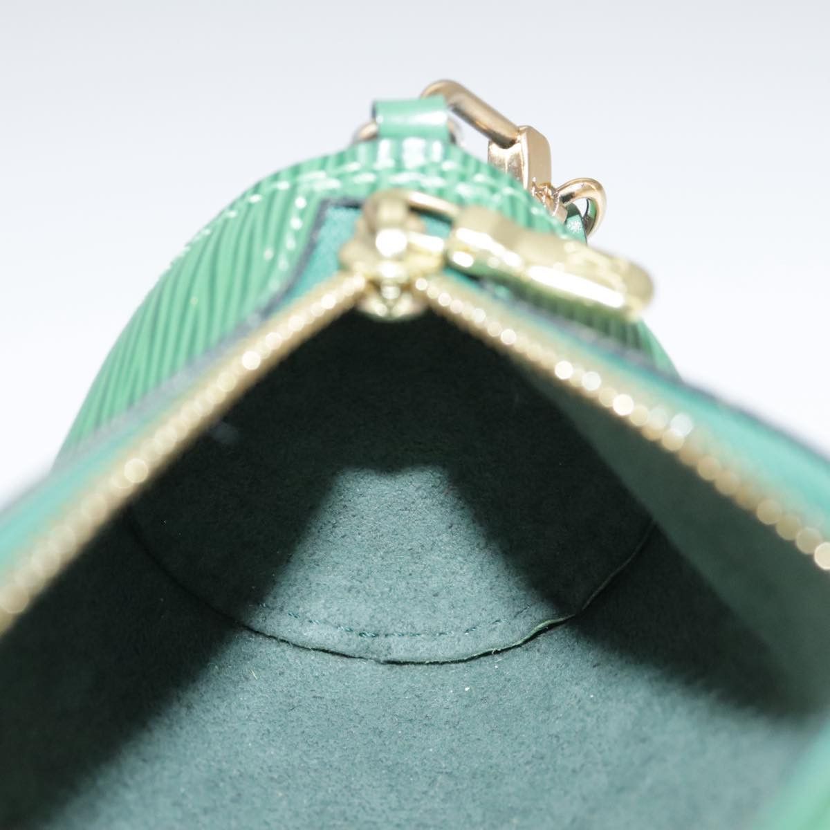 Louis Vuitton Papillon Green Leather Clutch Bag (Pre-Owned) Size ONE SIZE - 20 Thumbnail