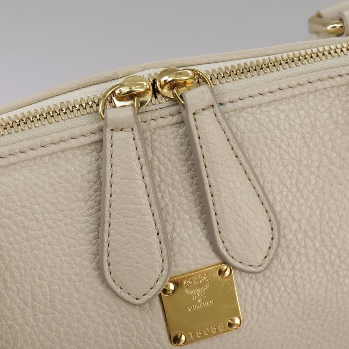 MCM White Leather Tote Bag (Pre-Owned) Size ONE SIZE - 11 Thumbnail