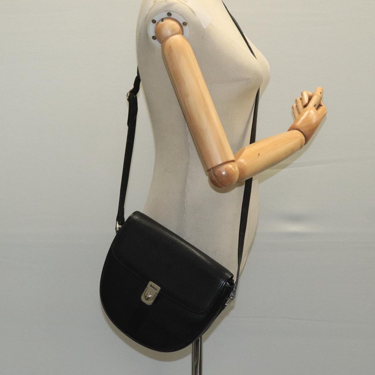 Burberry Black Leather Shoulder Bag (Pre-Owned) Size ONE SIZE - 12 Thumbnail