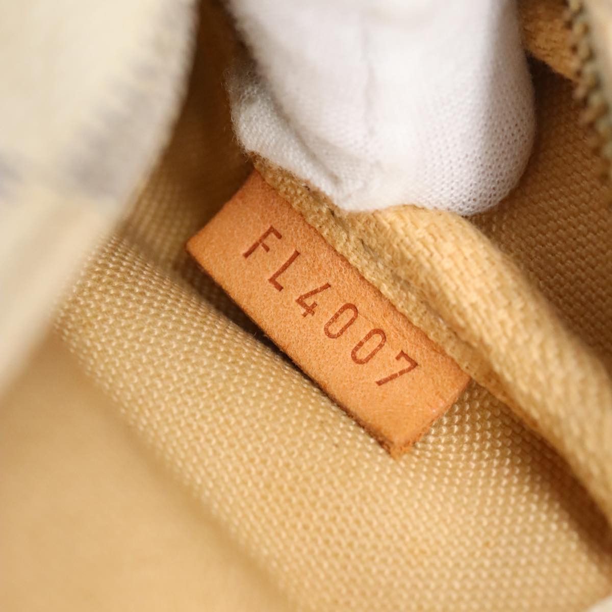 Louis Vuitton Mini Pochette Accessoires Beige Canvas Clutch Bag Size ONE SIZE - 18 Thumbnail