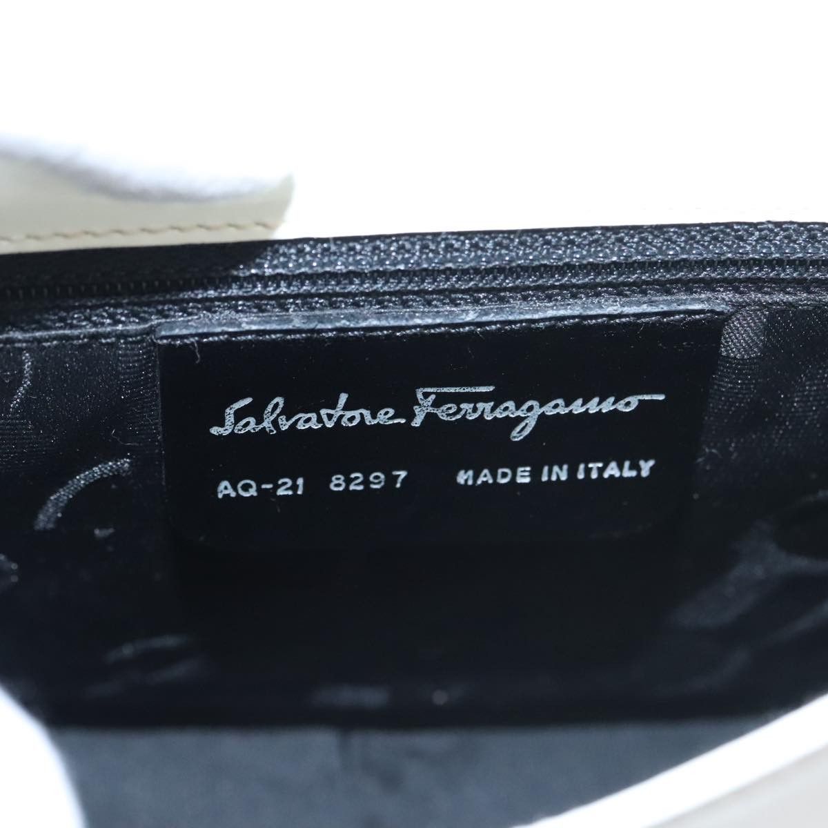 Salvatore Ferragamo Gancini White Patent Leather Handbag (Pre-Owned) Size ONE SIZE - 9 Thumbnail