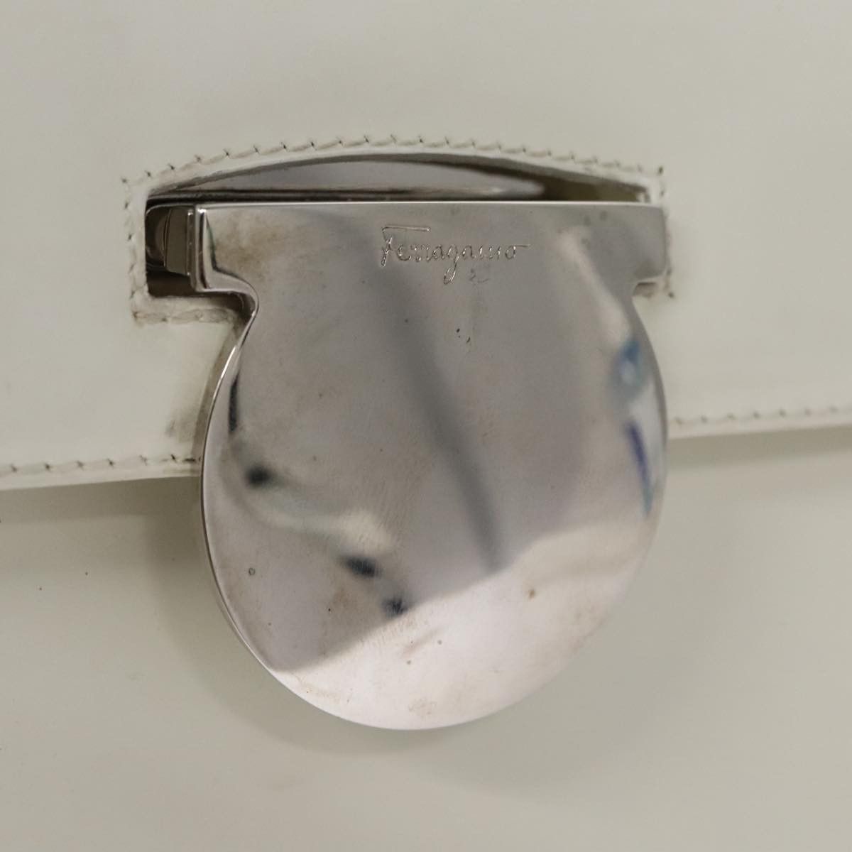 Salvatore Ferragamo Gancini White Patent Leather Handbag (Pre-Owned) Size ONE SIZE - 7 Thumbnail