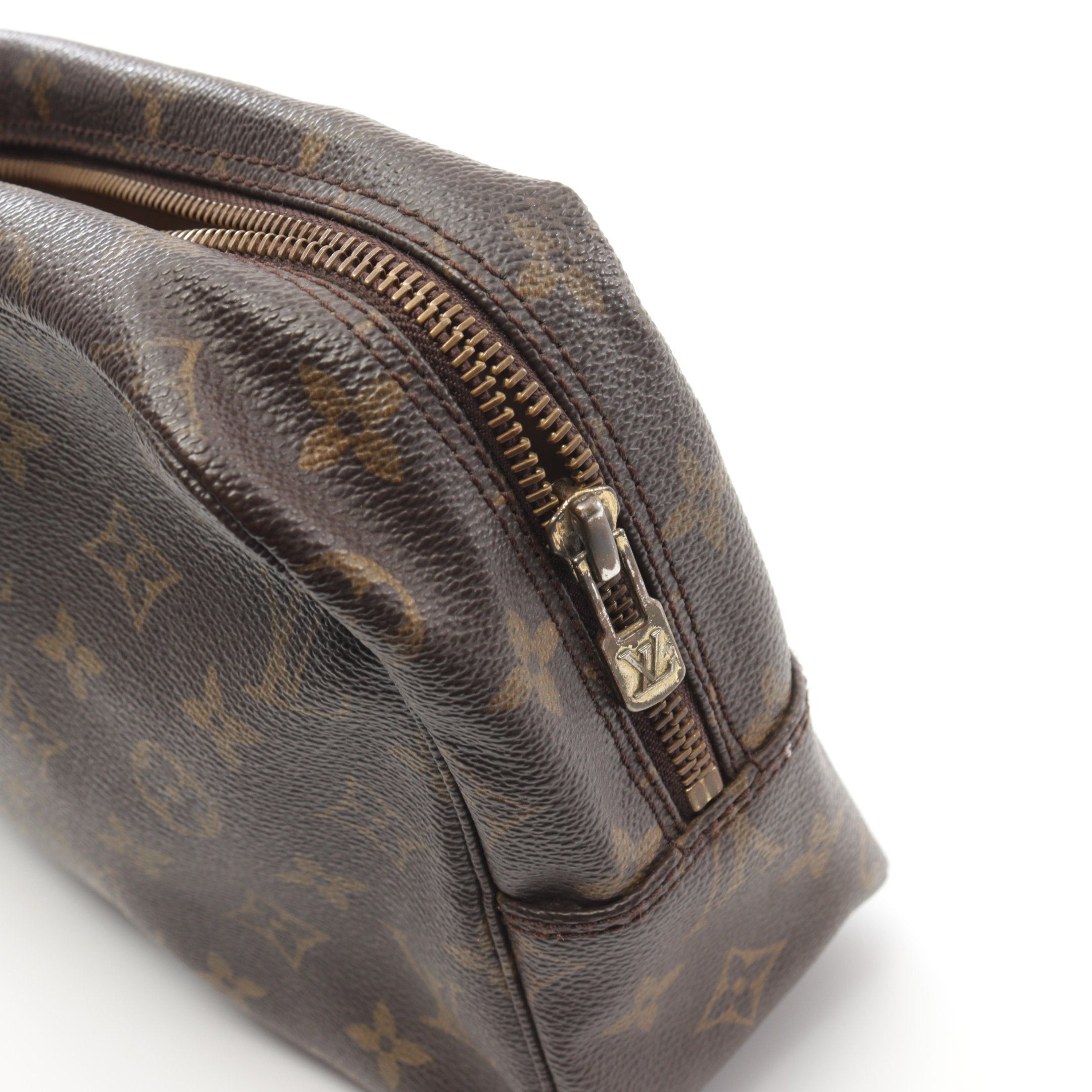 Louis Vuitton Louis Vuitton Truth Toilette 28 Monogram Cosmetic Pouch Brown Size ONE SIZE - 9 Thumbnail