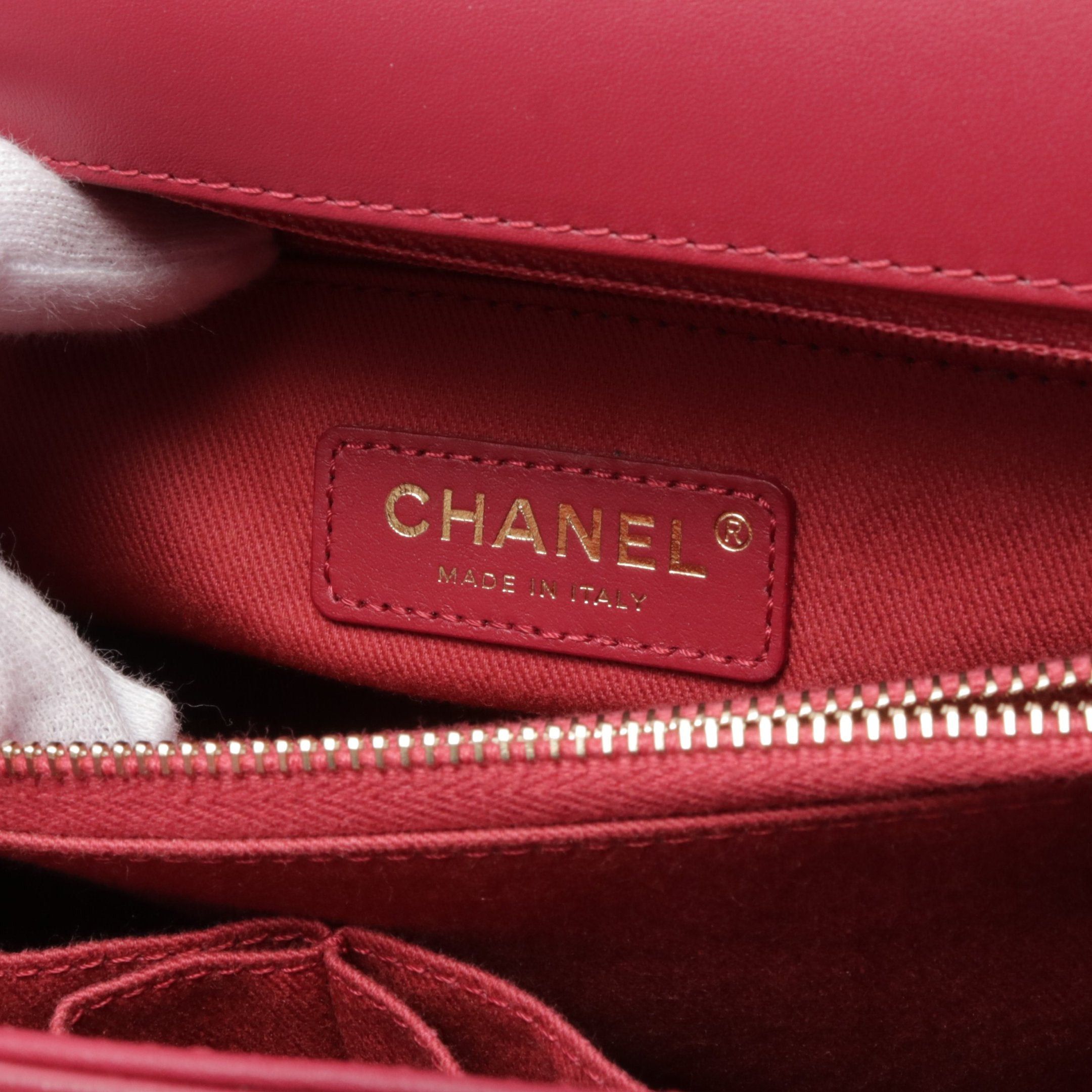 Chanel Chanel Coco Handle 29 Top Flap Chevron V-Stitch Handbag Leather Red Gold Hardware Size ONE SIZE - 4 Thumbnail