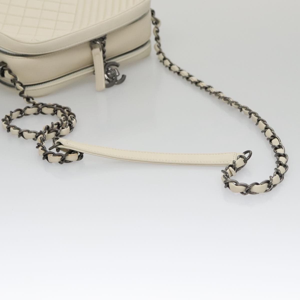 Chanel Coco Boy White Leather Shoulder Bag (Pre-Owned) Size ONE SIZE - 5 Thumbnail