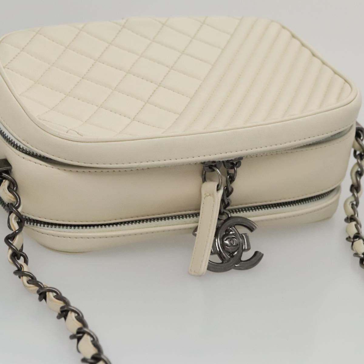Chanel Coco Boy White Leather Shoulder Bag (Pre-Owned) Size ONE SIZE - 20 Thumbnail