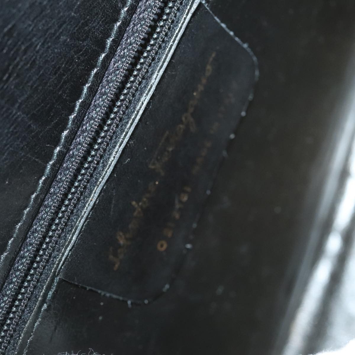 Salvatore Ferragamo Gancini Black Leather Handbag (Pre-Owned) Size ONE SIZE - 16 Thumbnail