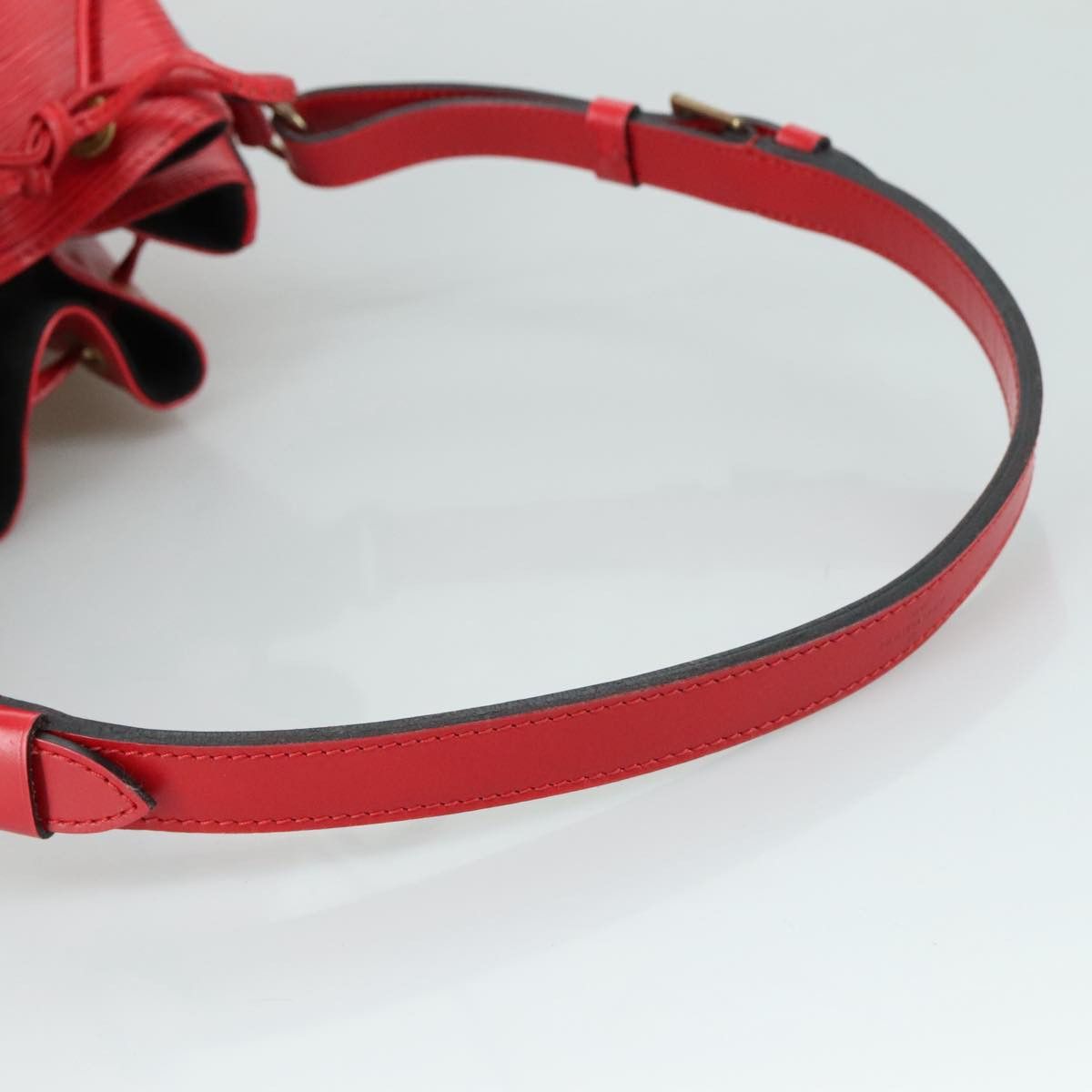 Louis Vuitton Noé Pm Red Leather Shoulder Bag (Pre-Owned) Size ONE SIZE - 5 Thumbnail