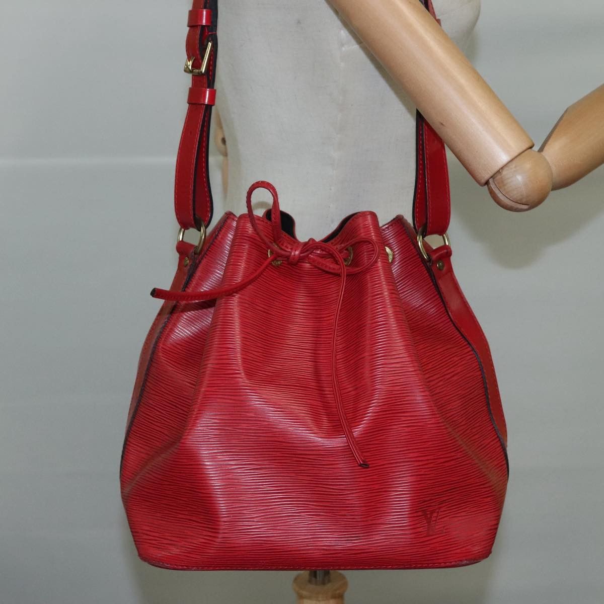 Louis Vuitton Noé Pm Red Leather Shoulder Bag (Pre-Owned) Size ONE SIZE - 15 Thumbnail