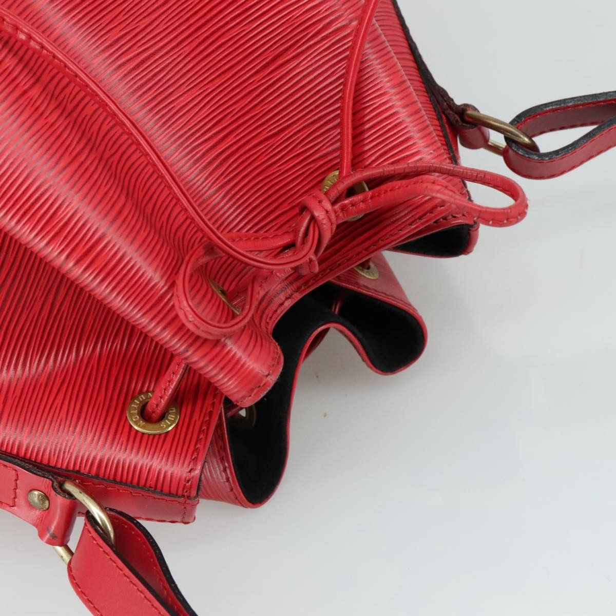 Louis Vuitton Noé Pm Red Leather Shoulder Bag (Pre-Owned) Size ONE SIZE - 17 Thumbnail