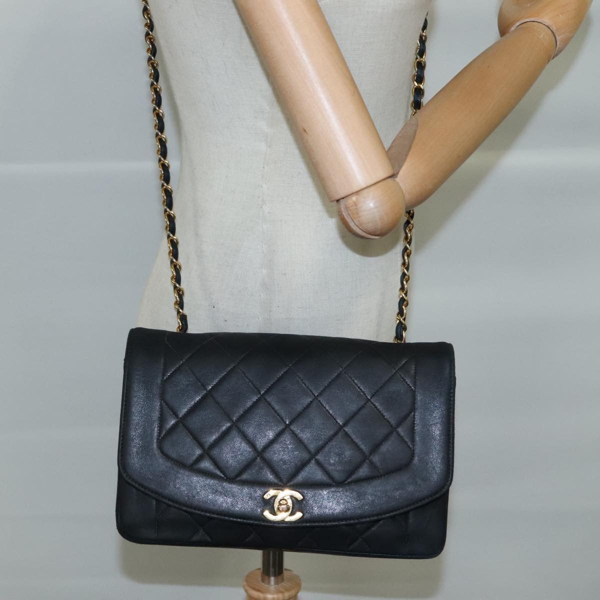 Chanel Diana Black Leather Shoulder Bag (Pre-Owned) Size ONE SIZE - 17 Thumbnail