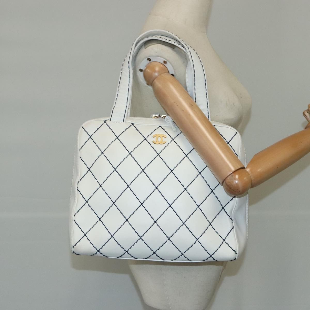 Chanel Wild Stitch White Leather Tote Bag (Pre-Owned) Size ONE SIZE - 17 Thumbnail