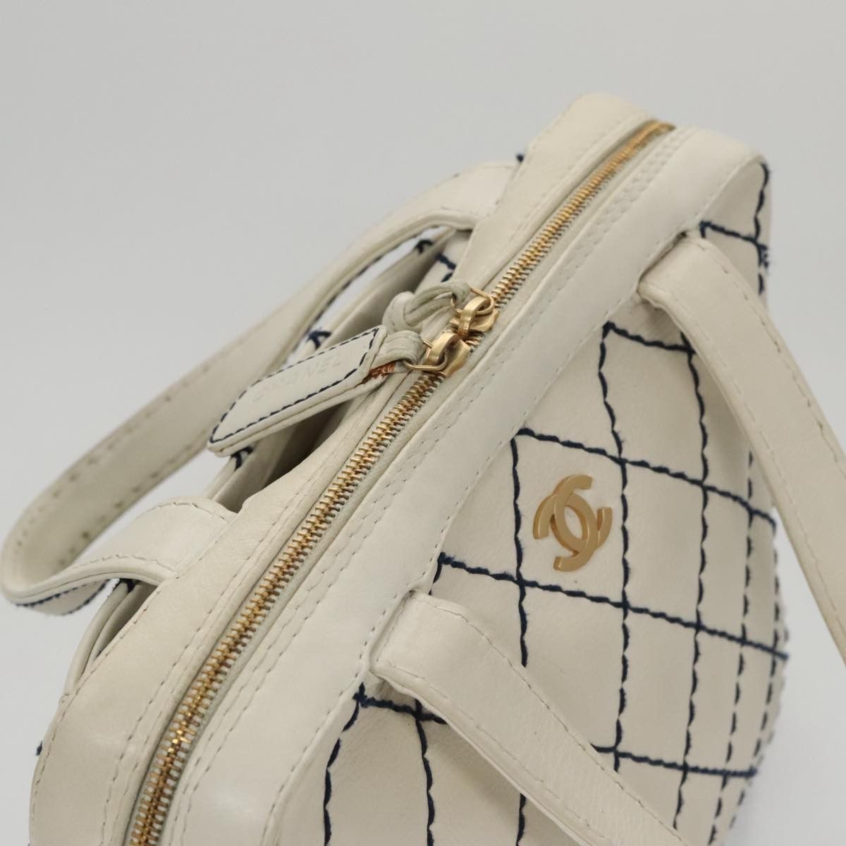 Chanel Wild Stitch White Leather Handbag (Pre-Owned) Size ONE SIZE - 5 Thumbnail