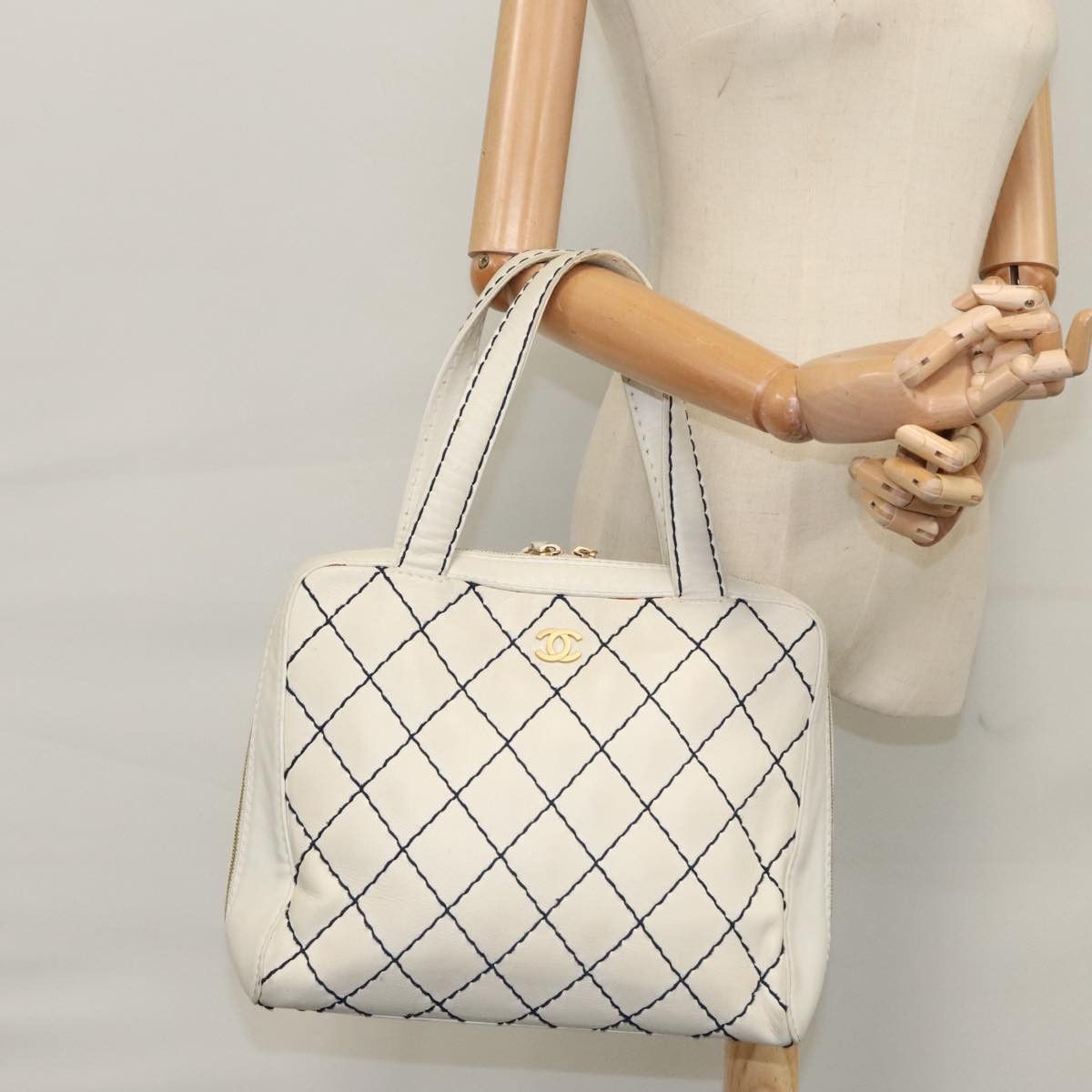Chanel Wild Stitch White Leather Handbag (Pre-Owned) Size ONE SIZE - 18 Thumbnail