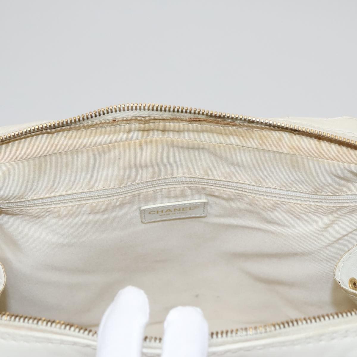 Chanel Wild Stitch White Leather Handbag (Pre-Owned) Size ONE SIZE - 15 Thumbnail