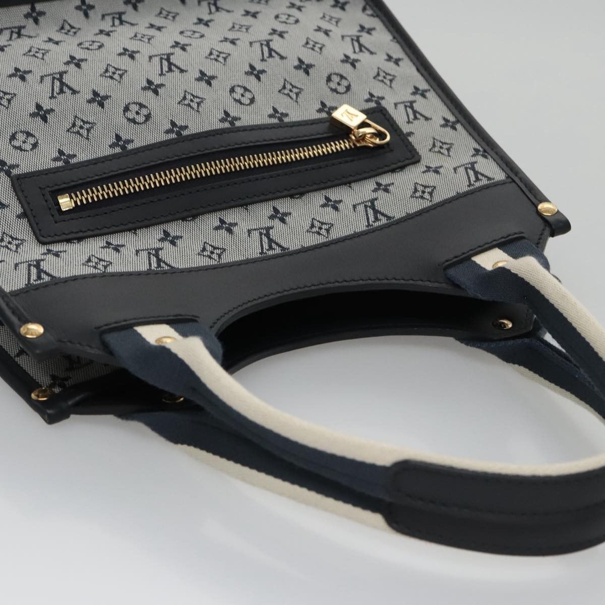 Louis Vuitton Catherine Grey Canvas Handbag (Pre-Owned) Size ONE SIZE - 19 Thumbnail