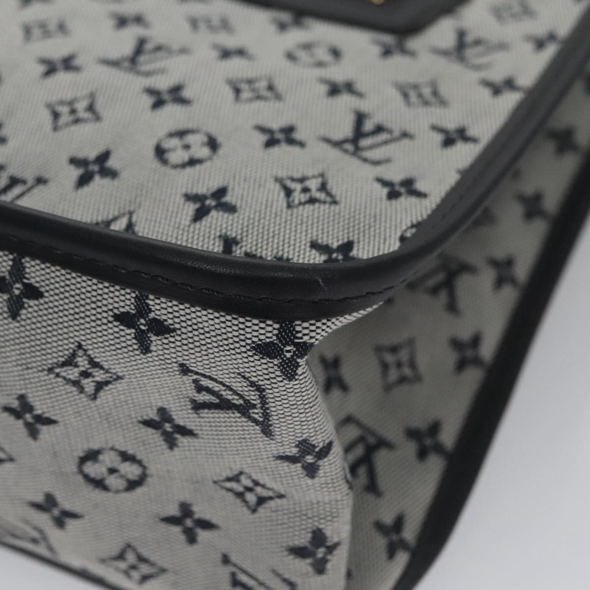 Louis Vuitton Catherine Grey Canvas Handbag (Pre-Owned) Size ONE SIZE - 8 Thumbnail
