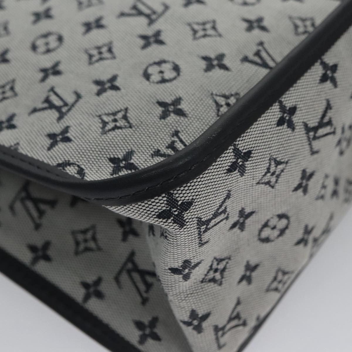 Louis Vuitton Catherine Grey Canvas Handbag (Pre-Owned) Size ONE SIZE - 9 Thumbnail
