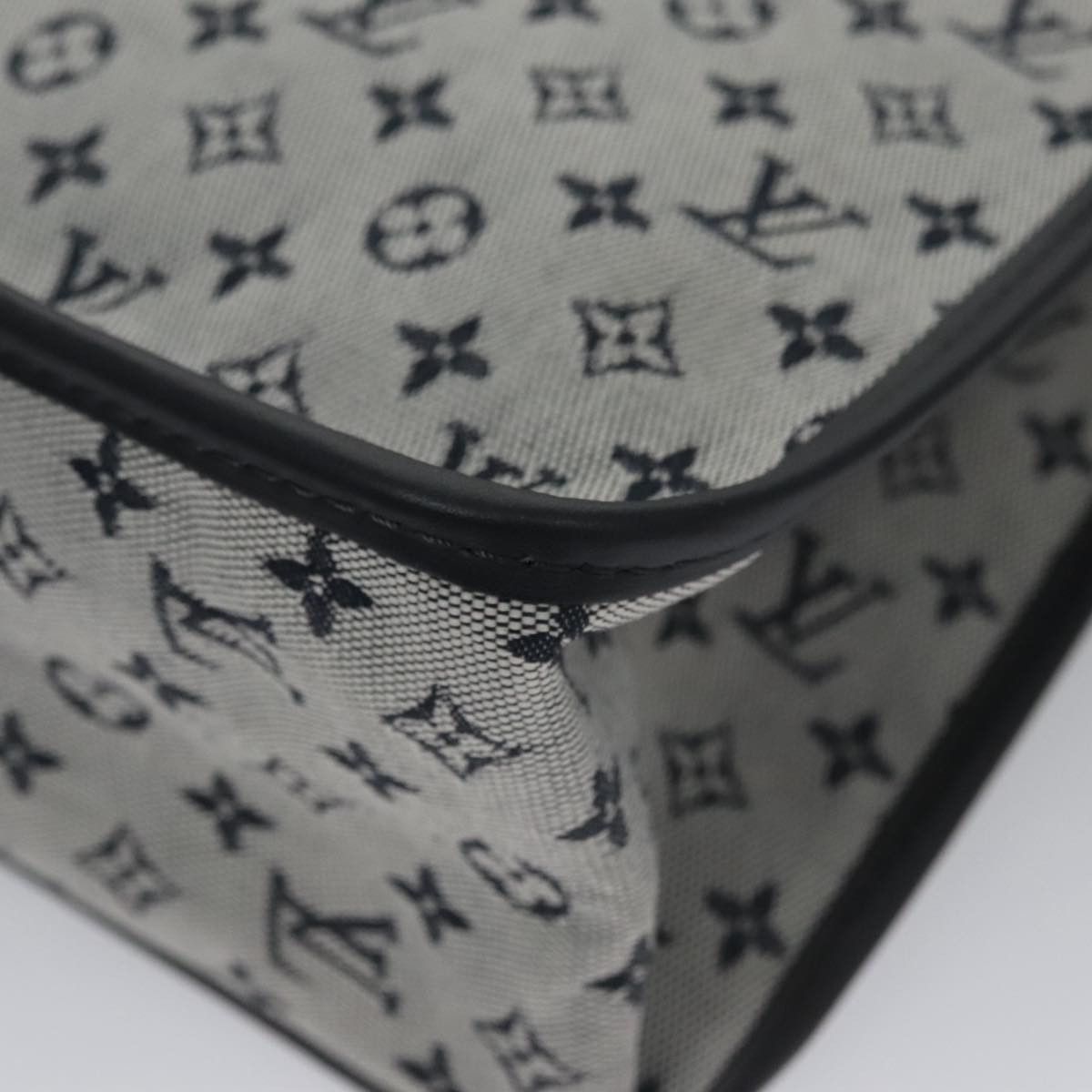Louis Vuitton Catherine Grey Canvas Handbag (Pre-Owned) Size ONE SIZE - 10 Thumbnail