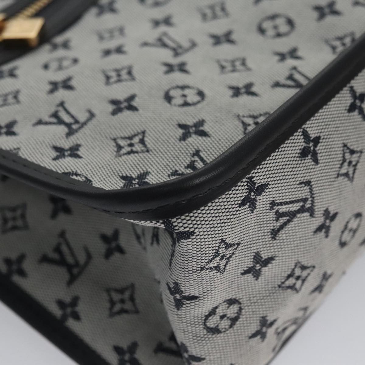 Louis Vuitton Catherine Grey Canvas Handbag (Pre-Owned) Size ONE SIZE - 7 Thumbnail