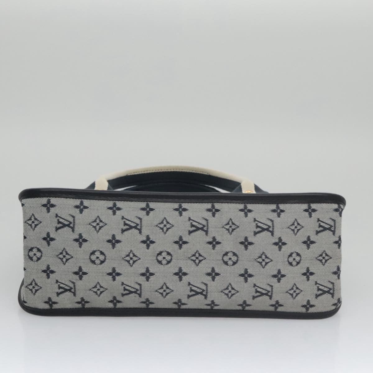 Louis Vuitton Catherine Grey Canvas Handbag (Pre-Owned) Size ONE SIZE - 20 Thumbnail