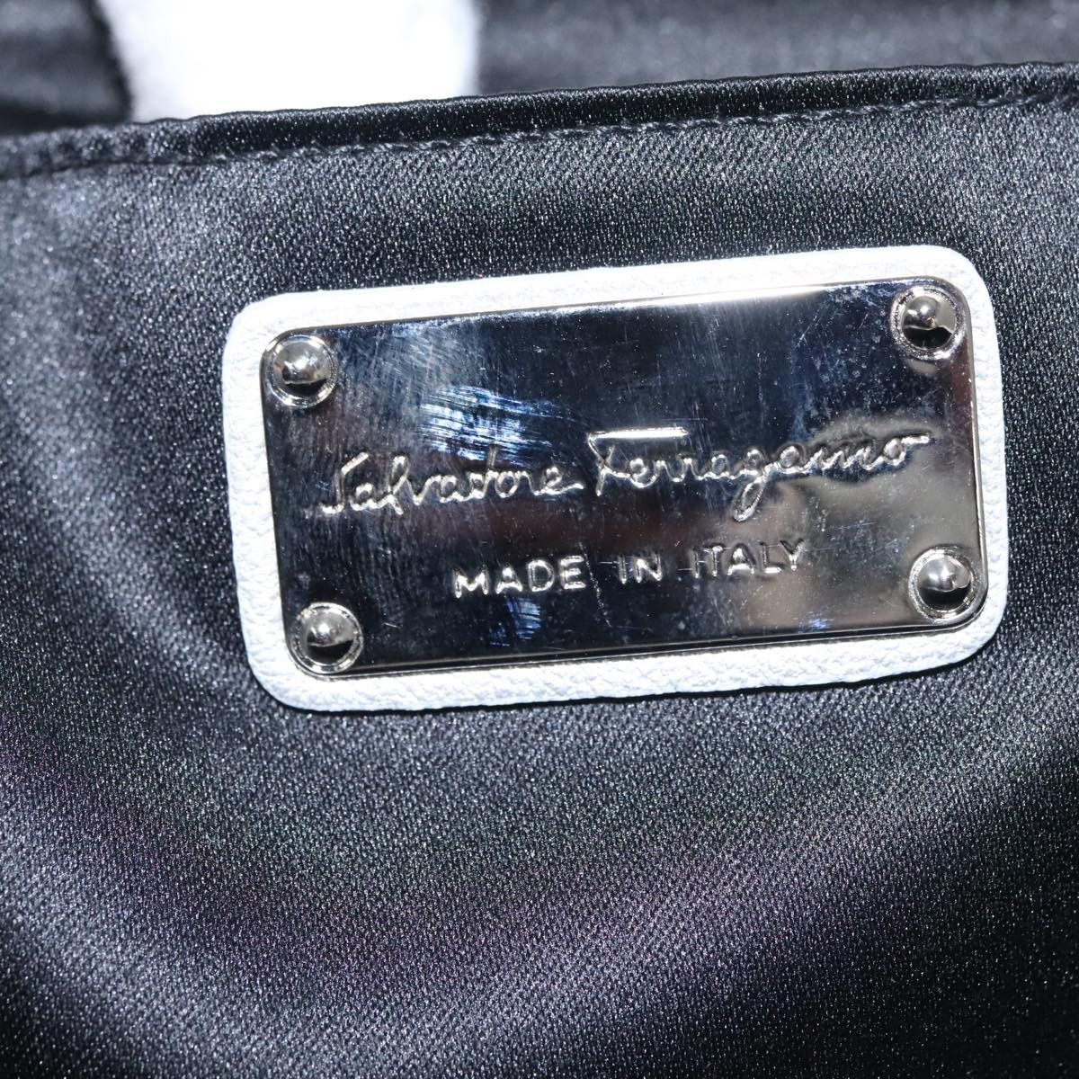 Salvatore Ferragamo Silver Leather Shoulder Bag (Pre-Owned) Size ONE SIZE - 14 Thumbnail