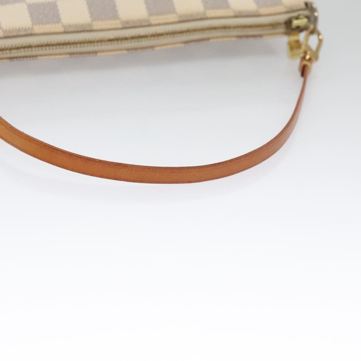 Louis Vuitton Pochette Accessoire White Canvas Clutch Bag (Pre-Owned) Size ONE SIZE - 5 Thumbnail