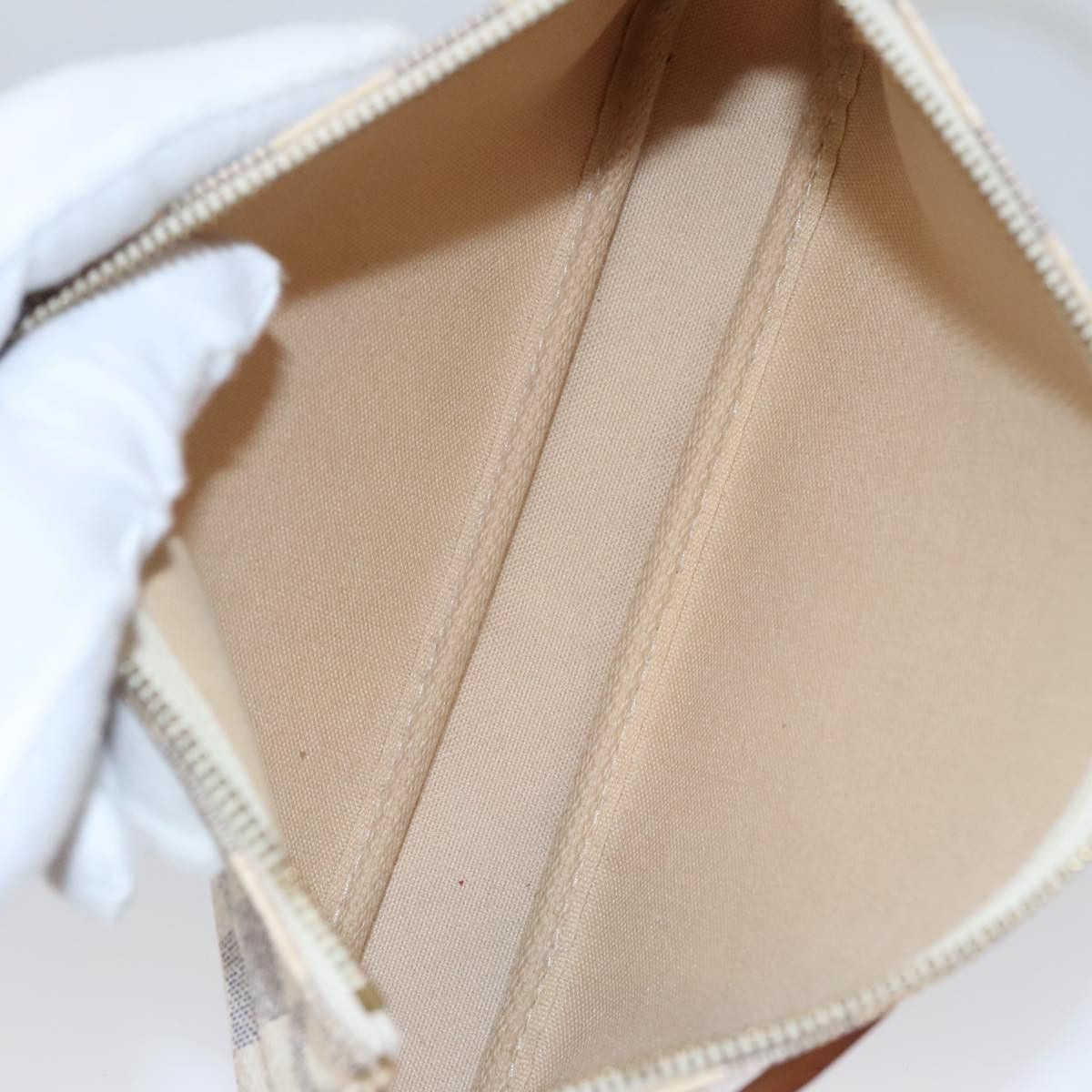 Louis Vuitton Pochette Accessoire White Canvas Clutch Bag (Pre-Owned) Size ONE SIZE - 13 Thumbnail