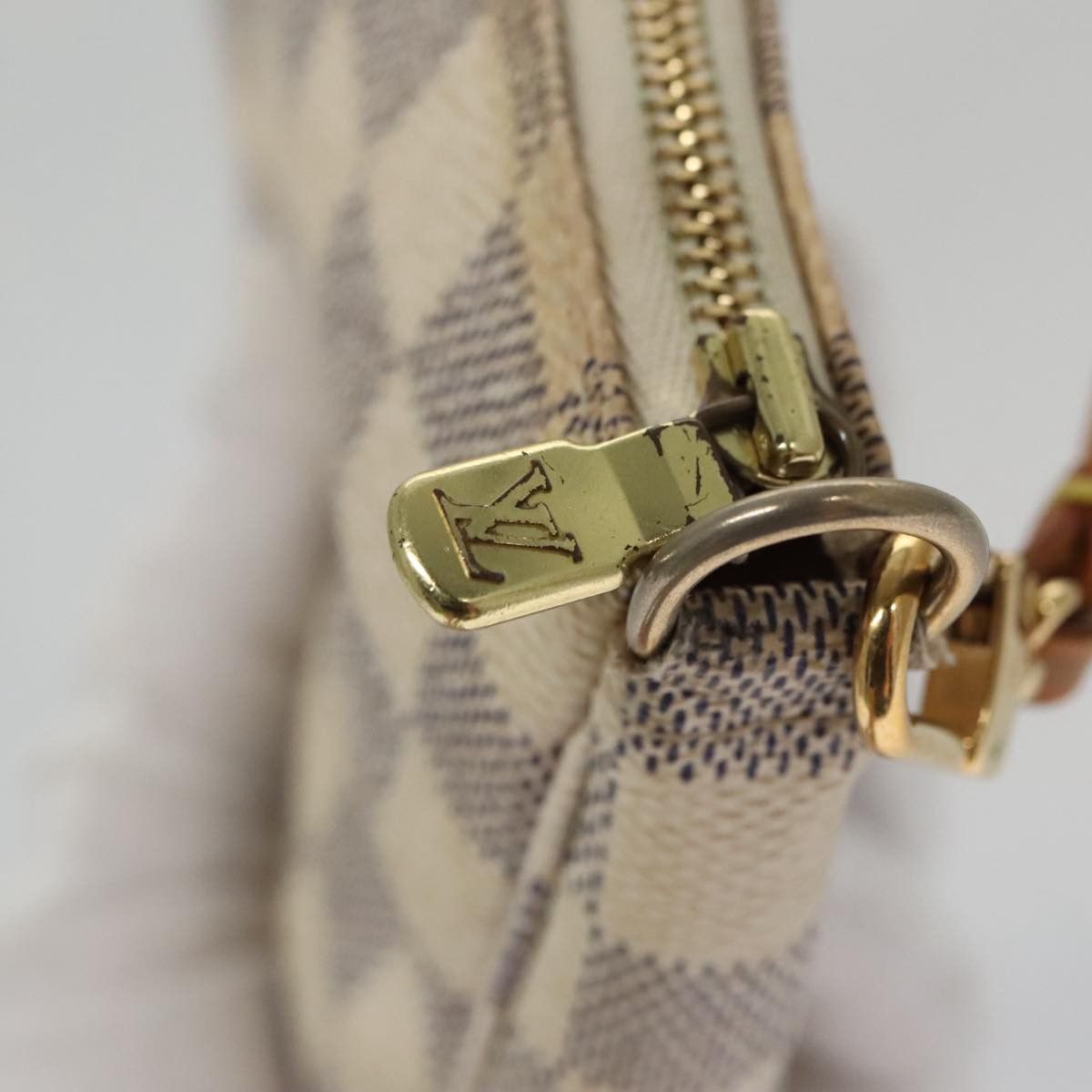 Louis Vuitton Pochette Accessoire White Canvas Clutch Bag (Pre-Owned) Size ONE SIZE - 11 Thumbnail