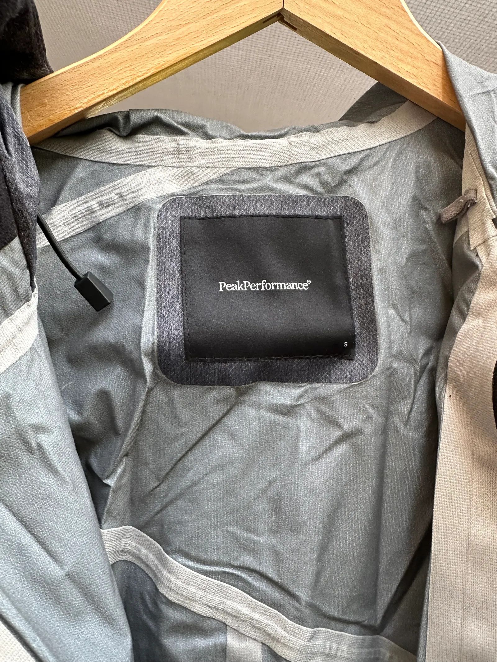 Peak Performance Peak Performance Lugano Rain Jacket Size S / US 4 / IT 40 - 2 Thumbnail