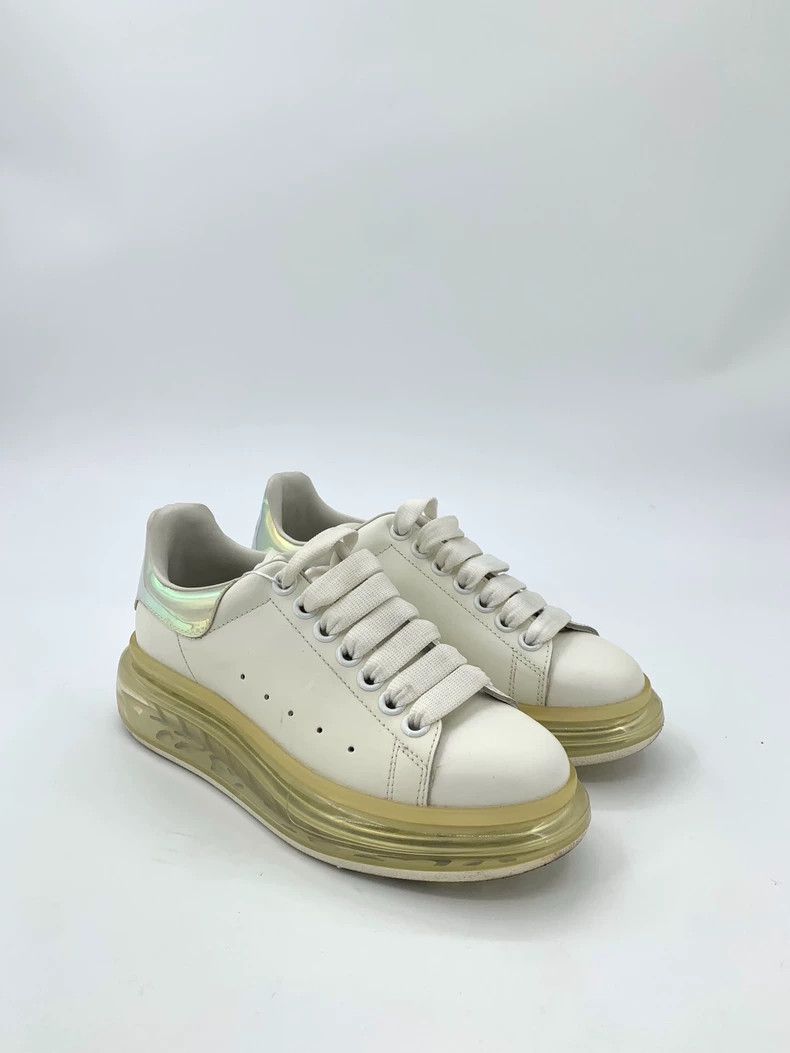 Alexander McQueen Alexander McQueen Alexander McQueen Size 35 White Laced Low-top Thick Sole Leather Casual Shoes Size US 5 / IT 35 - 2 Thumbnail