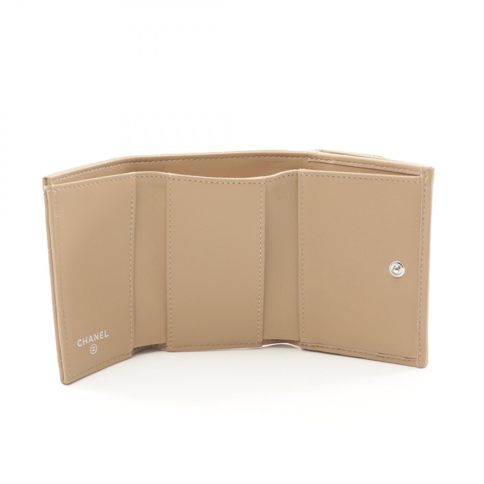 Chanel Chanel Matelasse Trifold Wallet Leather Beige Size ONE SIZE - 3 Thumbnail