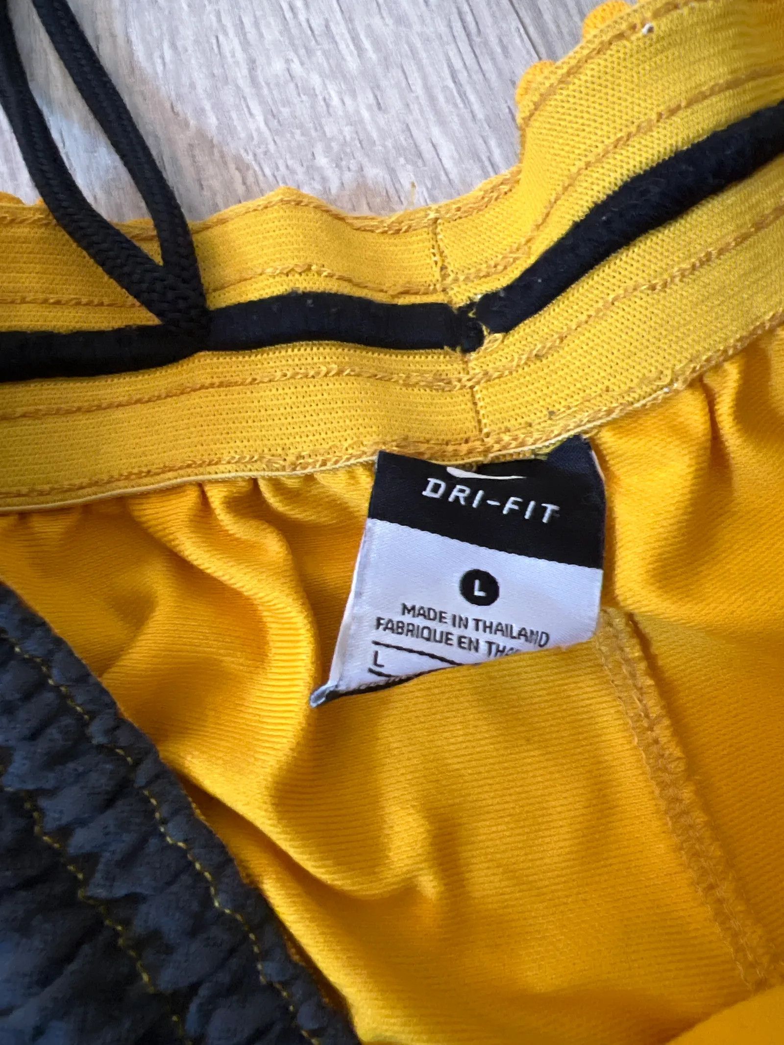 Nike Nike Nike shorts Shorts Size US 34 / EU 50 - 2 Thumbnail