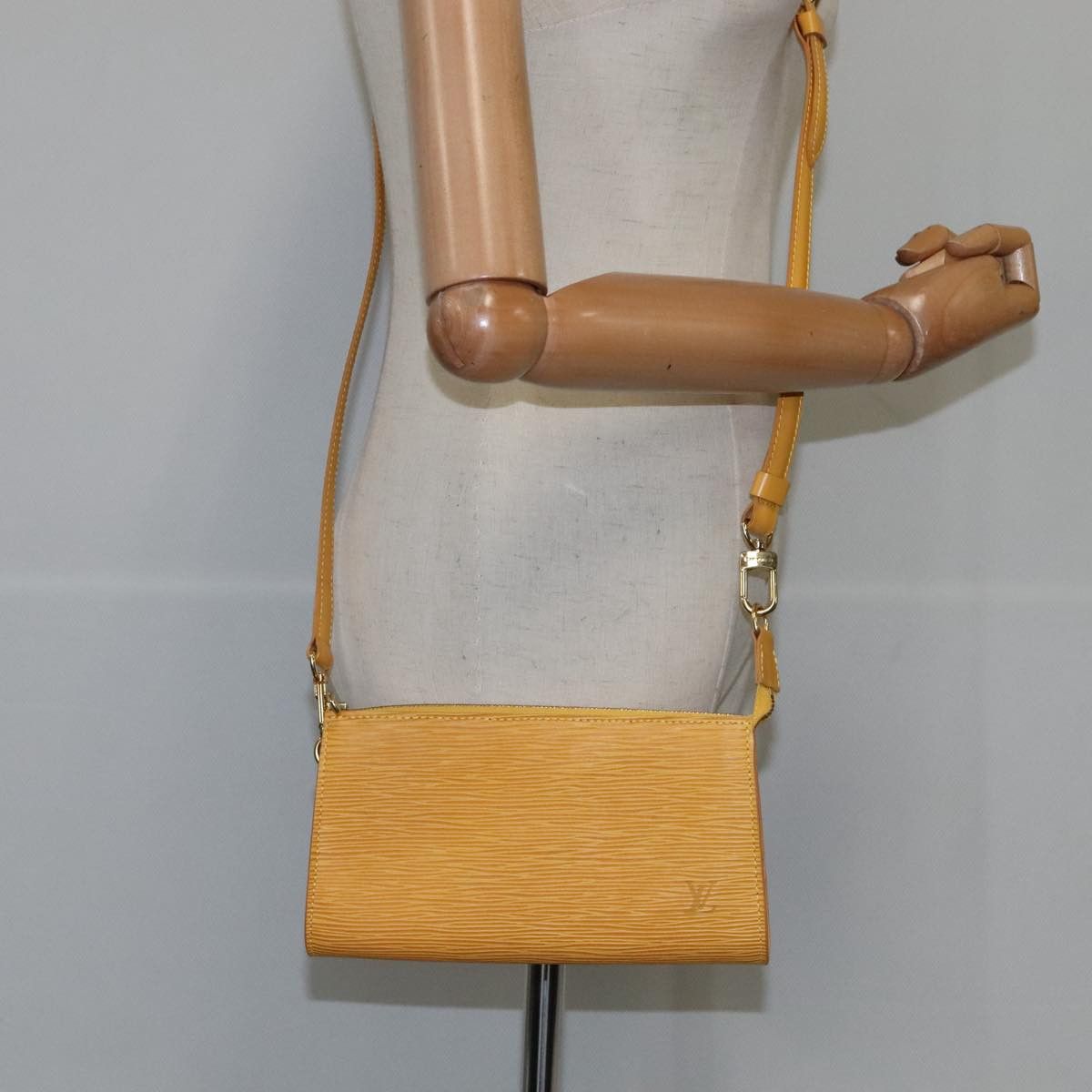 Louis Vuitton Pochette Accessoire Yellow Leather Clutch Bag (Pre-Owned) Size ONE SIZE - 14 Thumbnail