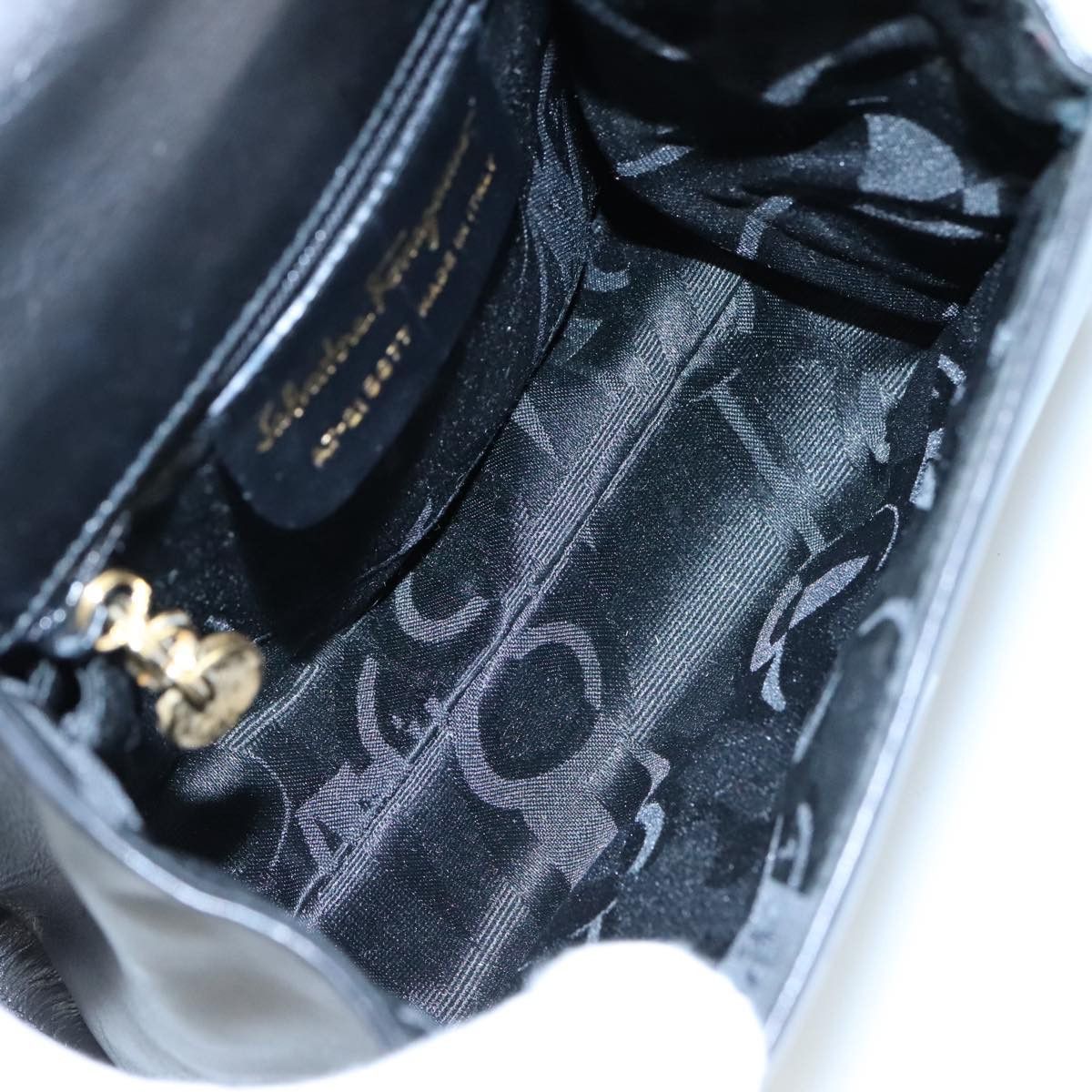 Salvatore Ferragamo Vara Black Leather Handbag (Pre-Owned) Size ONE SIZE - 17 Thumbnail