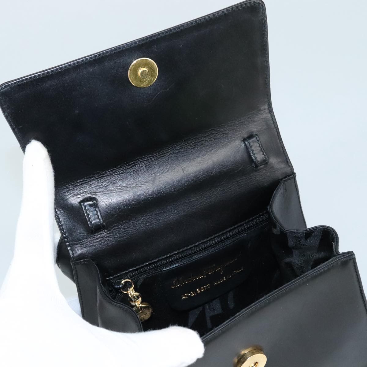 Salvatore Ferragamo Vara Black Leather Handbag (Pre-Owned) Size ONE SIZE - 15 Thumbnail