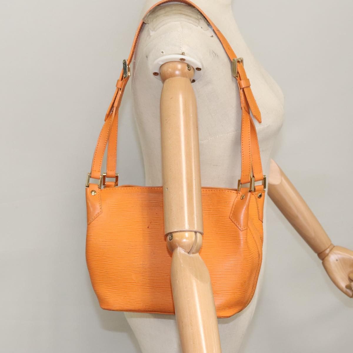 Louis Vuitton Mandala Orange Leather Shoulder Bag (Pre-Owned) Size ONE SIZE - 18 Thumbnail