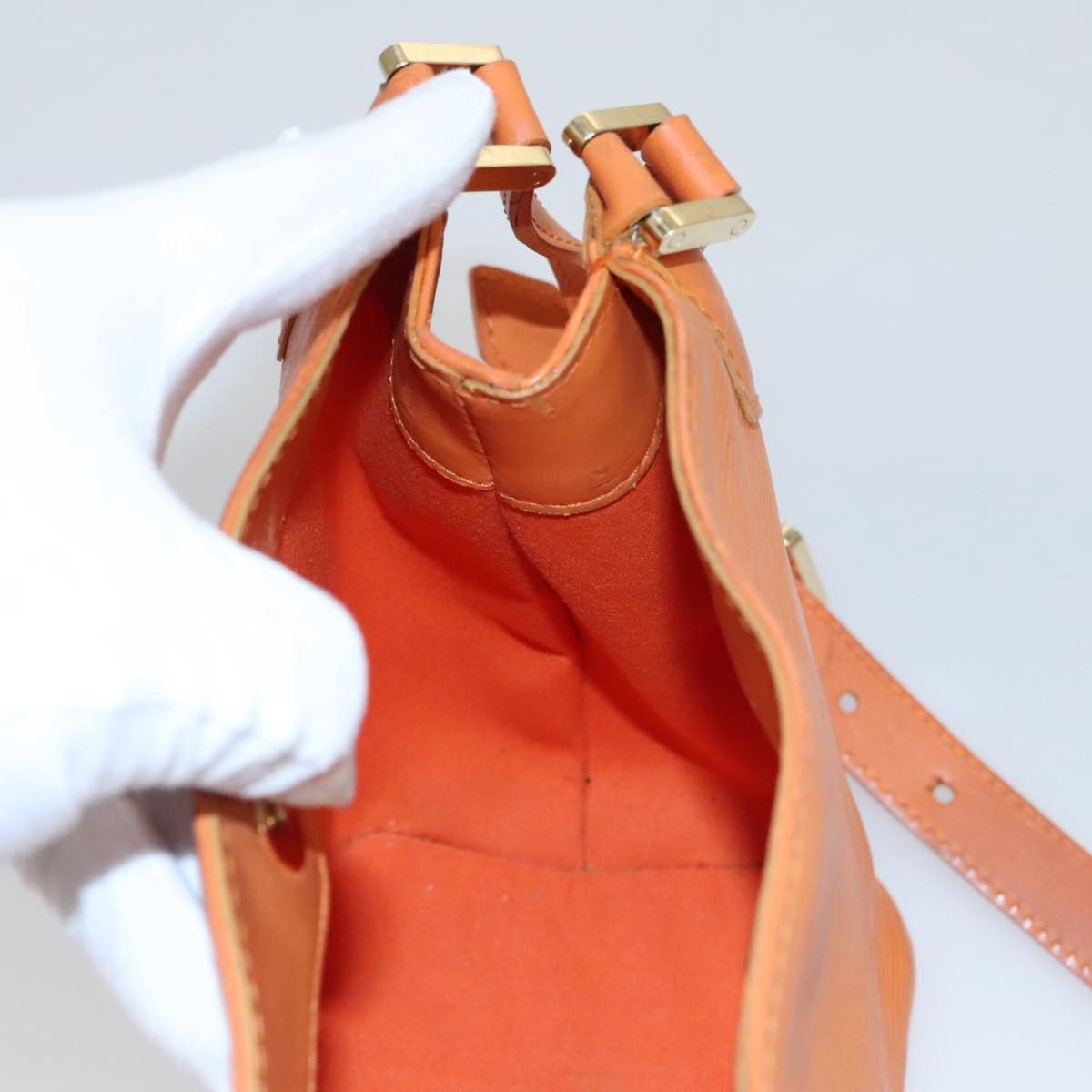Louis Vuitton Mandala Orange Leather Shoulder Bag (Pre-Owned) Size ONE SIZE - 13 Thumbnail