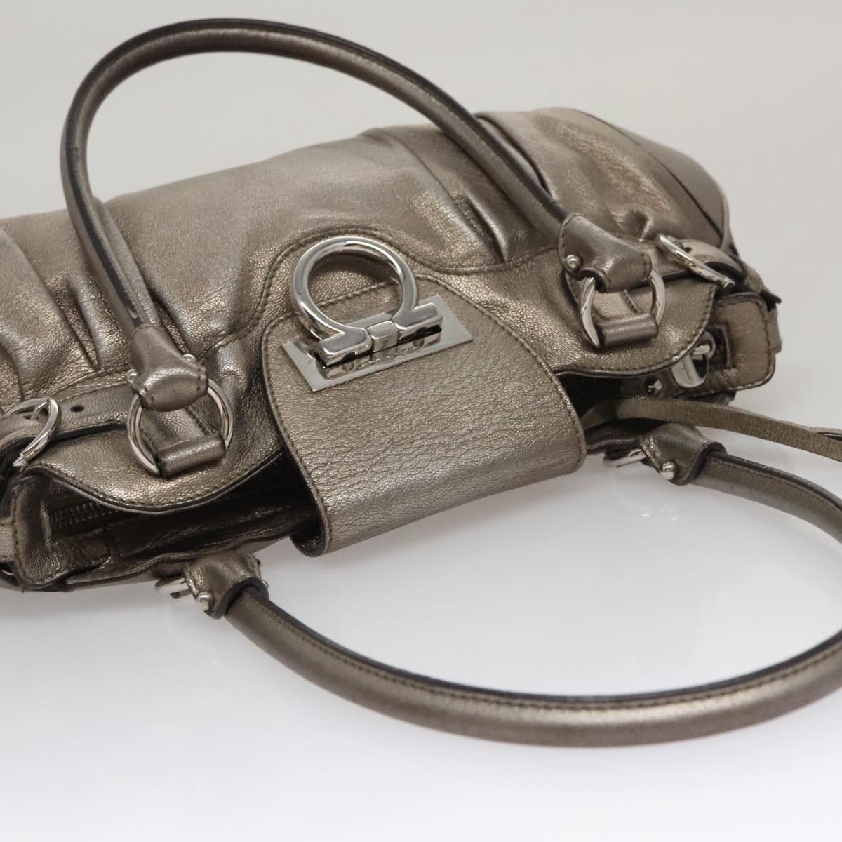 Salvatore Ferragamo Gancini Silver Leather Shoulder Bag (Pre-Owned) Size ONE SIZE - 15 Thumbnail