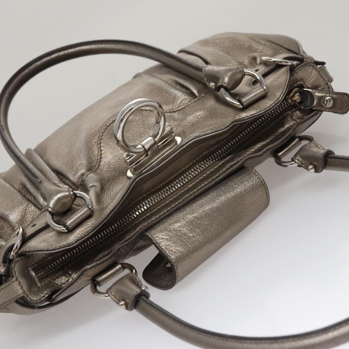 Salvatore Ferragamo Gancini Silver Leather Shoulder Bag (Pre-Owned) Size ONE SIZE - 16 Thumbnail